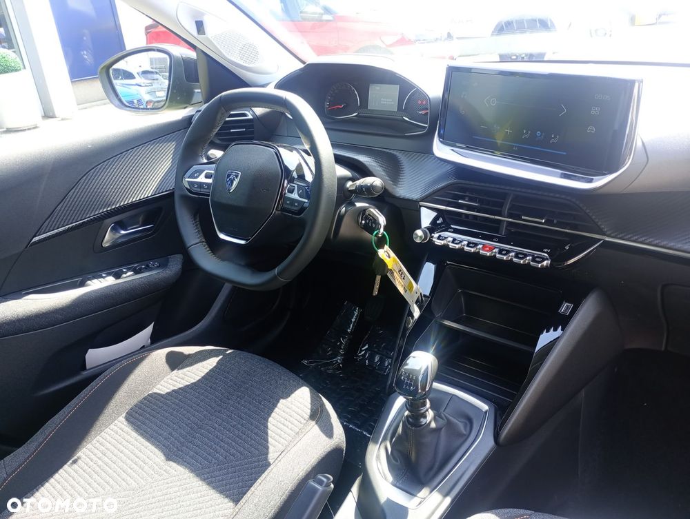Peugeot 208 - 13