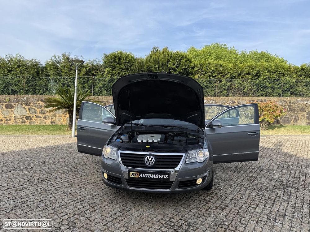 VW Passat 2.0 TDI Highline - 28