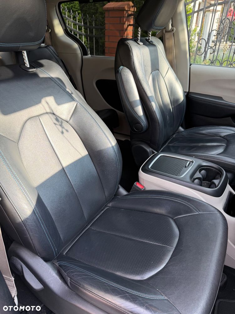 Chrysler Pacifica - 15