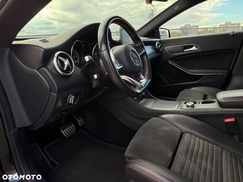 Mercedes-Benz CLA 180 7G-DCT AMG Line - 17