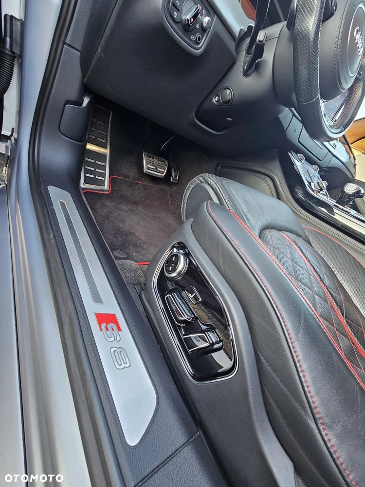 Audi S8 - 28