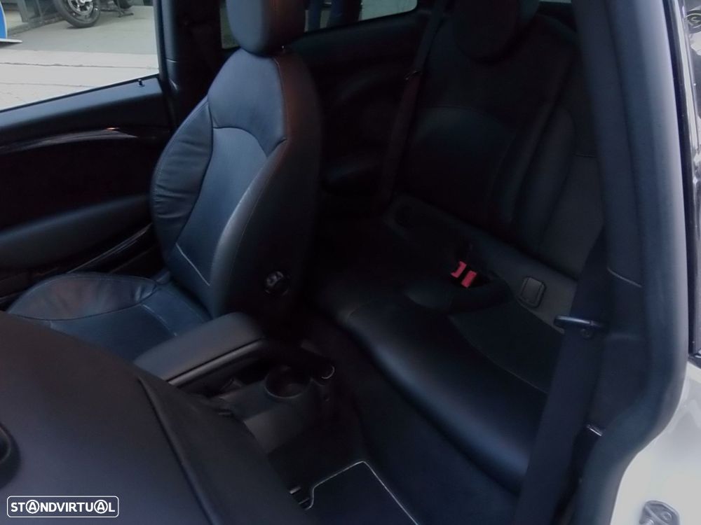 MINI 3 Portas Cooper D - 19