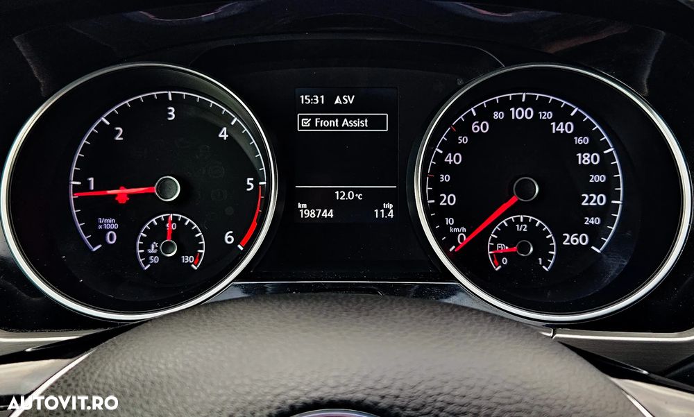 Volkswagen Touran - 24