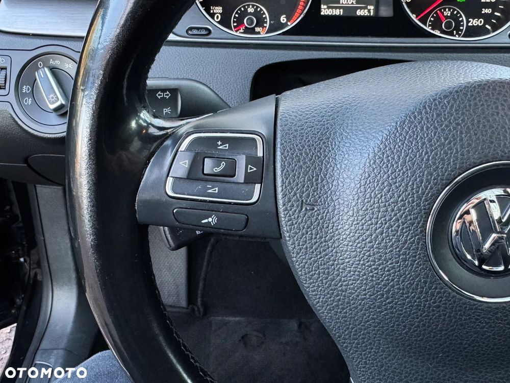 Volkswagen Passat - 14