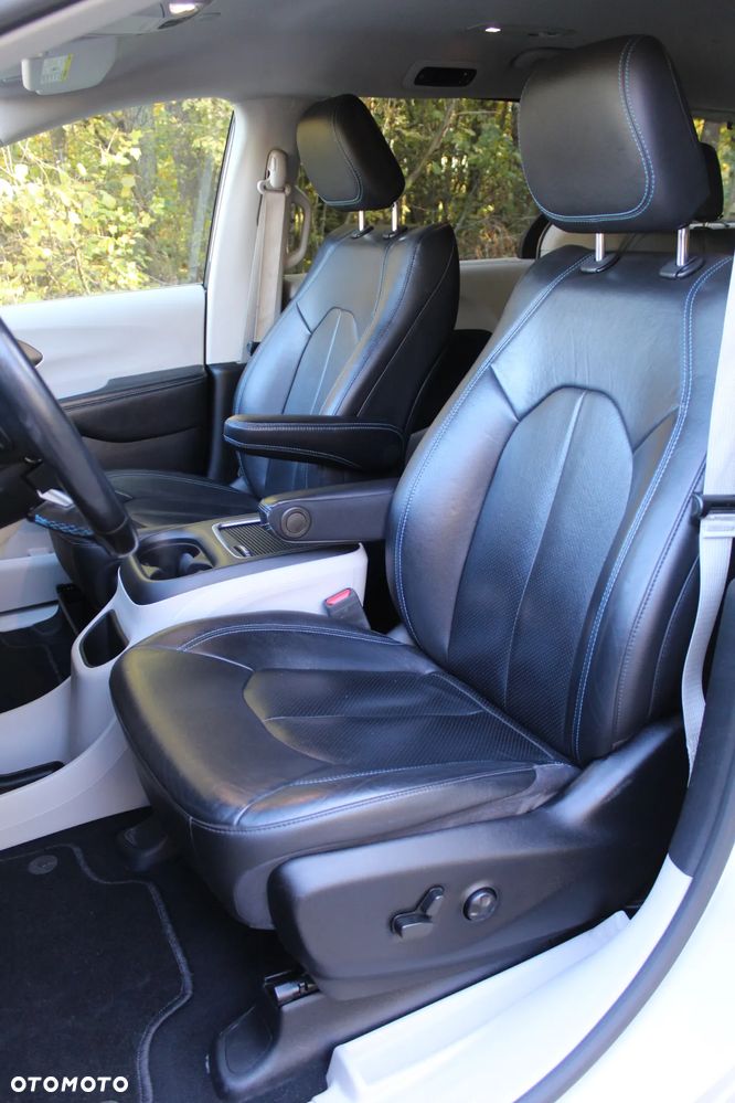 Chrysler Pacifica - 17