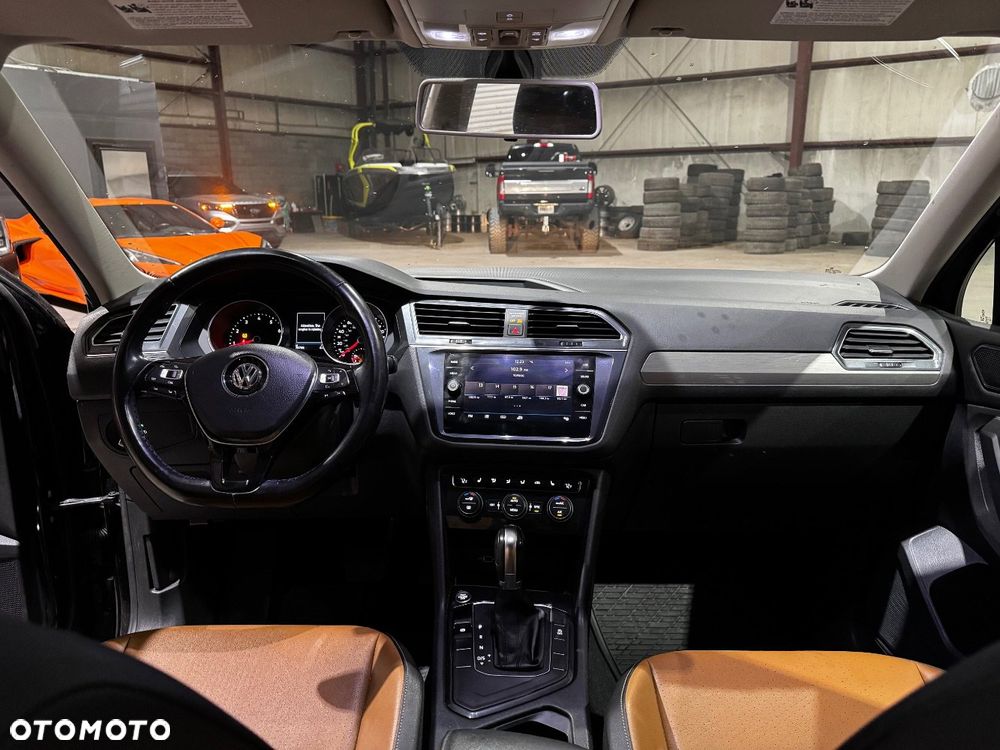 Volkswagen Tiguan - 12