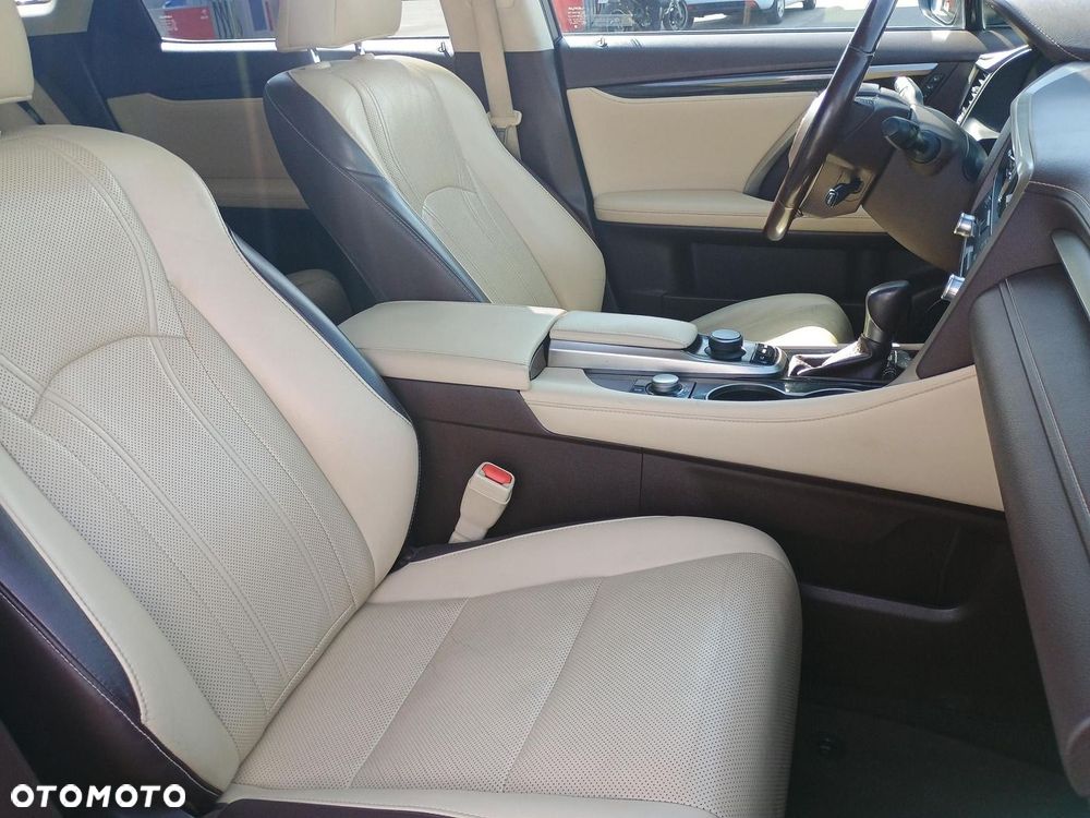 Lexus RX - 12
