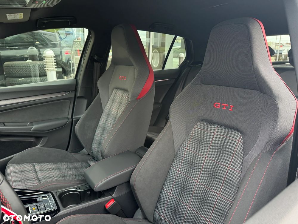 Volkswagen Golf - 10