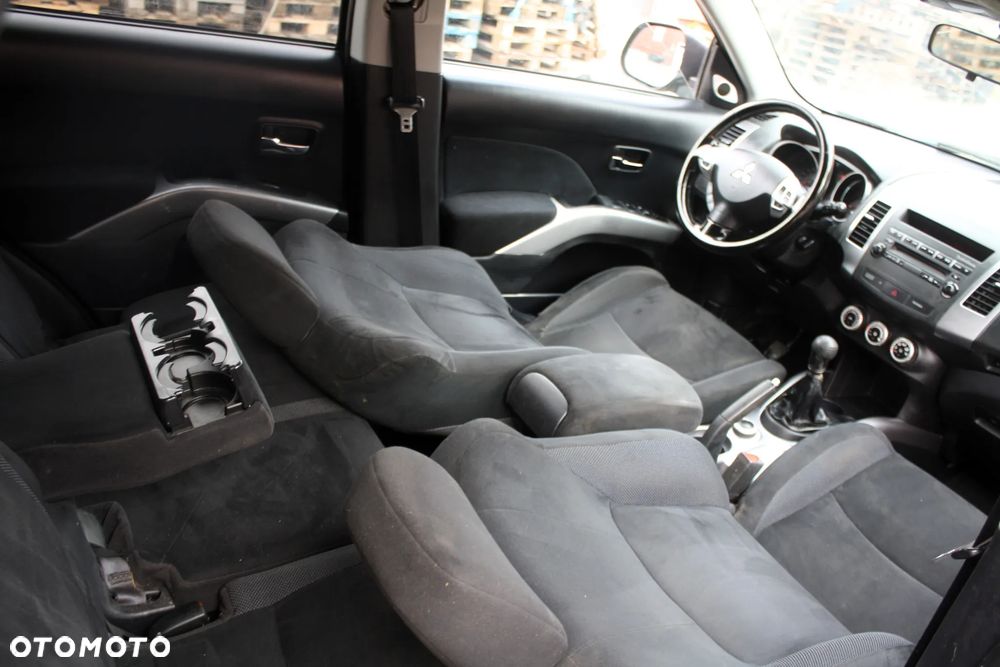 Mitsubishi Outlander - 8