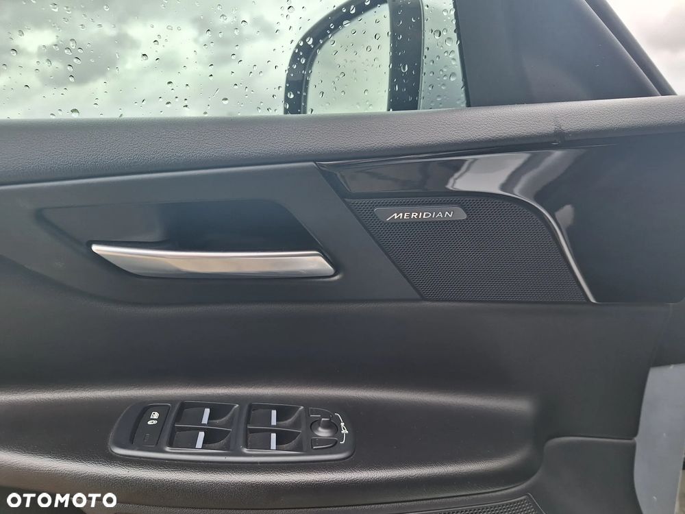 Jaguar XE 2.0 T Portfolio - 12