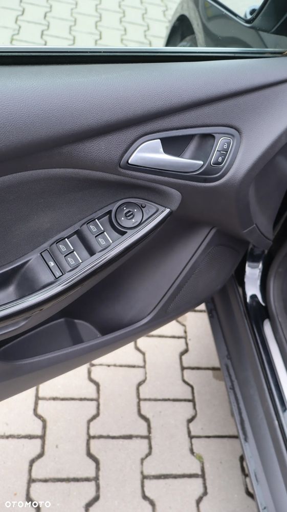 Ford Focus 1.0 EcoBoost Titanium - 29