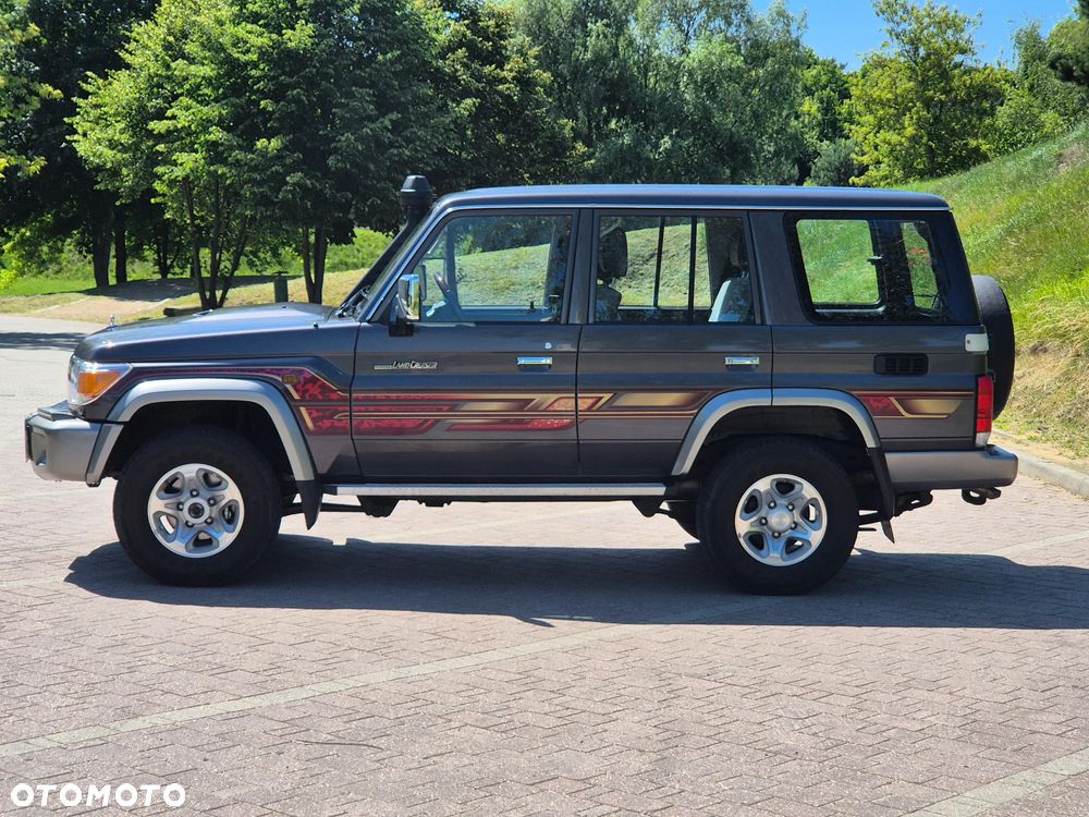 Toyota Land Cruiser - 3