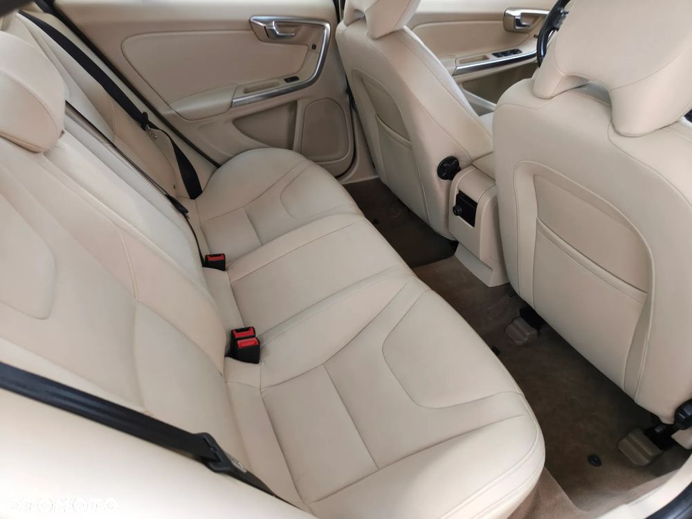 Volvo S60 T3 Edition Pro - 15