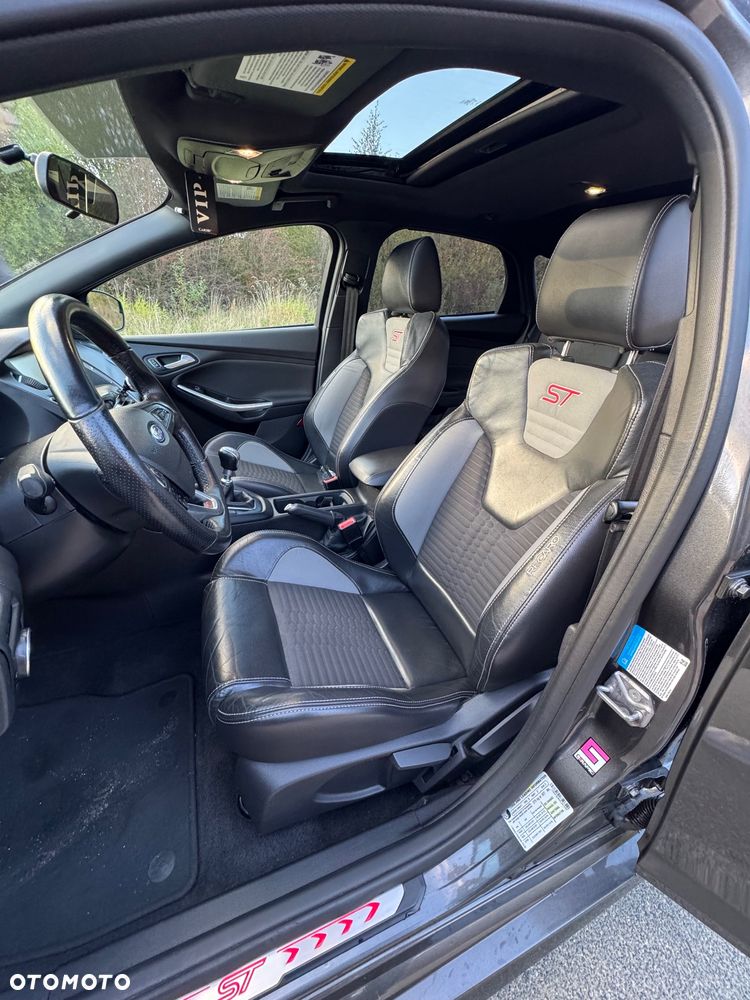 Ford Focus 2.0 EcoBoost ST - 9