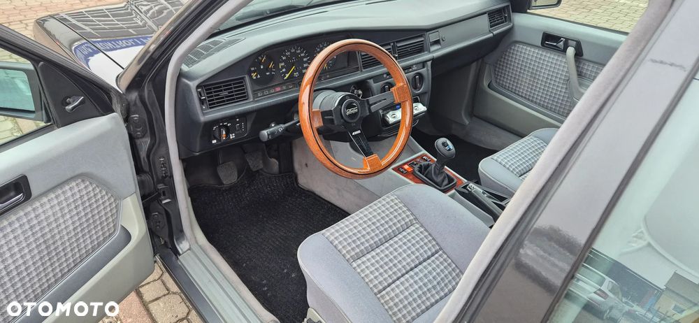 Mercedes-Benz W201 (190) - 17