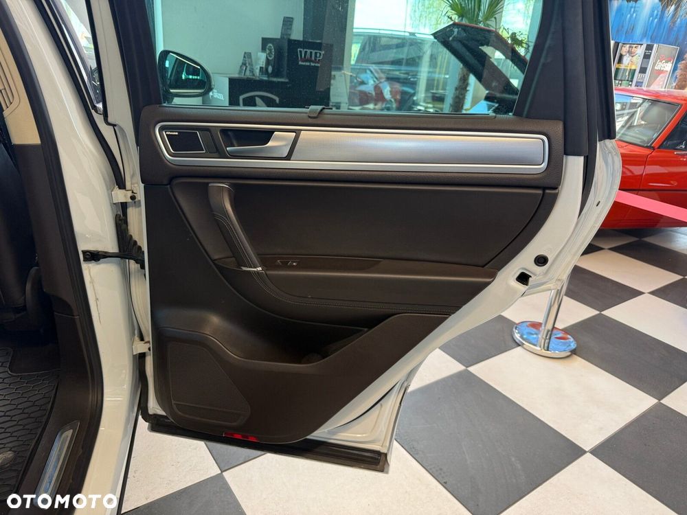 Volkswagen Touareg - 16