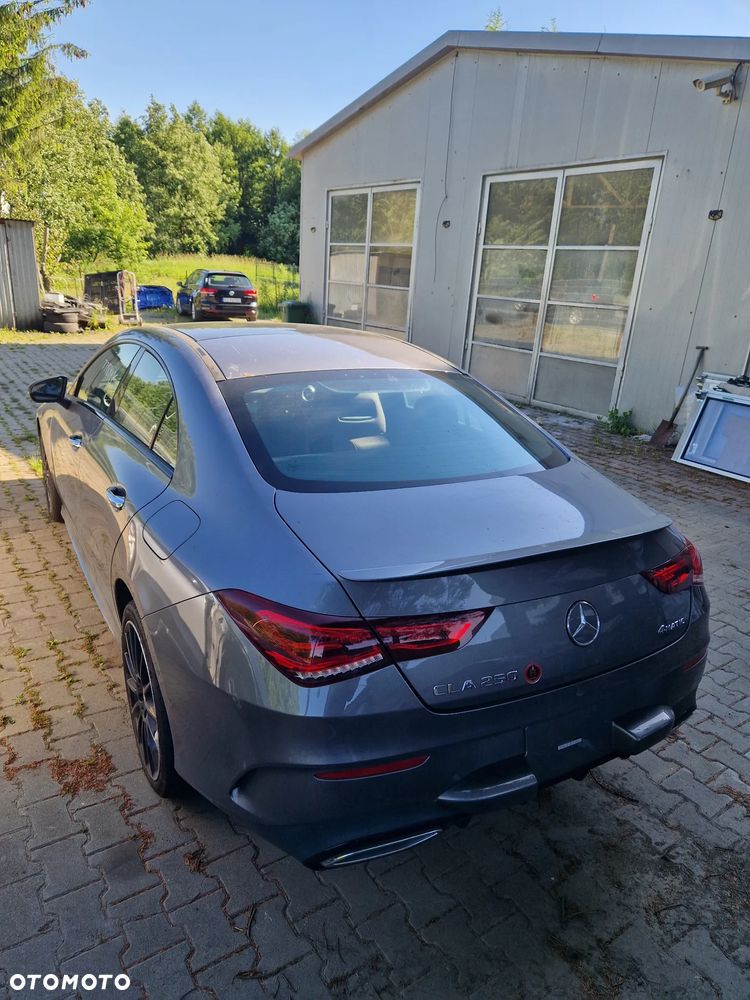 Mercedes-Benz CLA 250 4Matic 7G-DCT AMG Line - 3