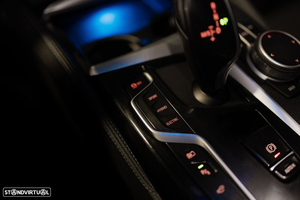 BMW 530 e Pack Desportivo M - 50