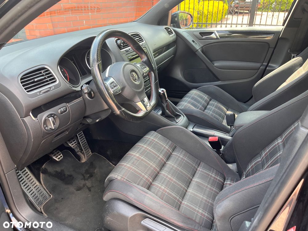 Volkswagen Golf VI 2.0 TSI GTI - 11