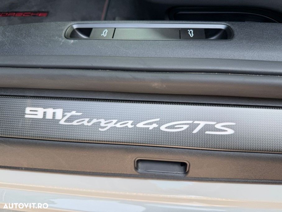 Porsche 911 Targa 4 GTS PDK - 15
