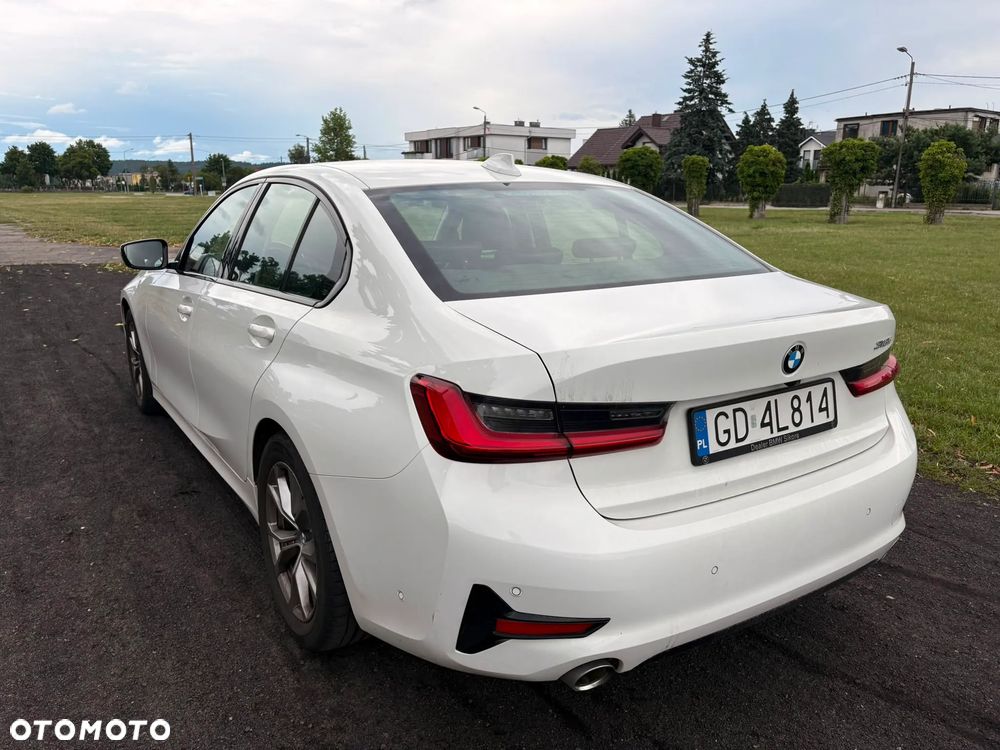 BMW Seria 3 318i Business Edition - 4