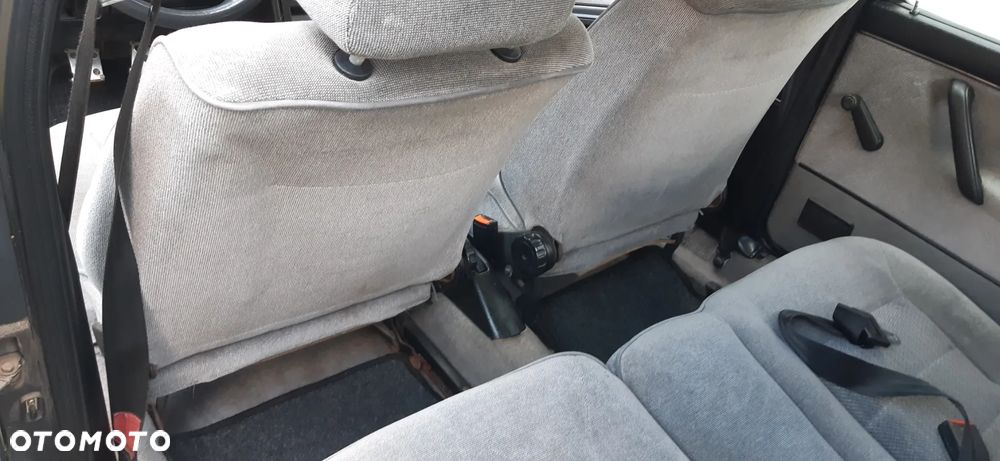 Volkswagen Golf 1.6 - 28