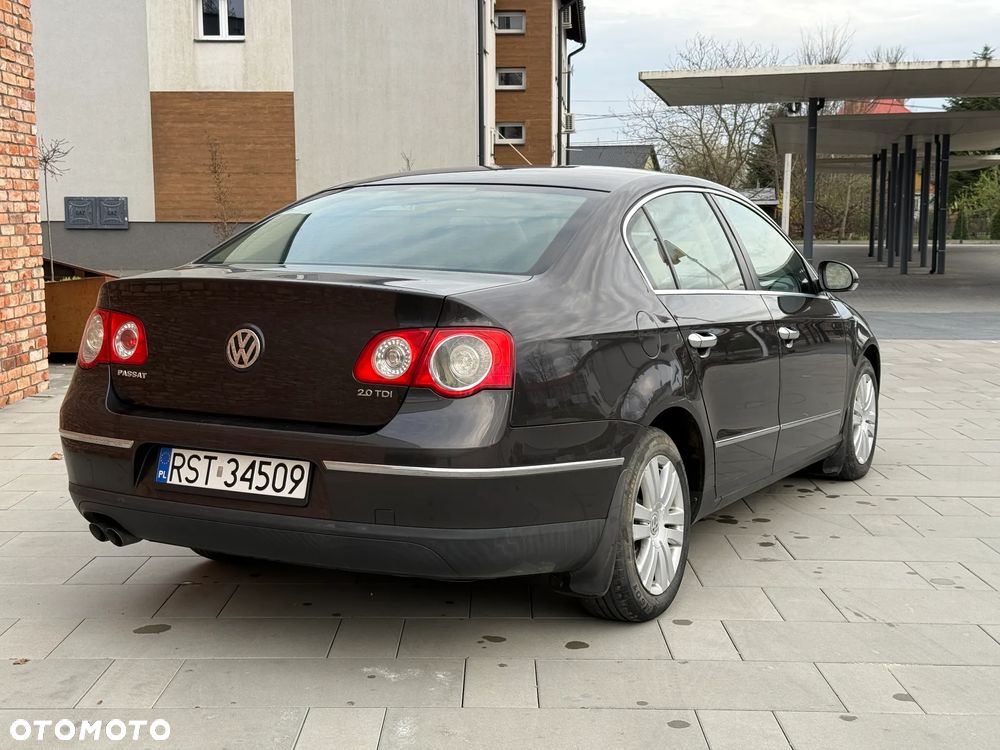 Volkswagen Passat 2.0 TDI DPF Highline - 18