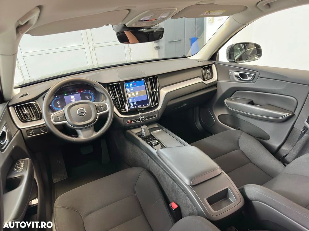 Volvo XC 60 B4 MHEV AWD Momentum Pro - 5