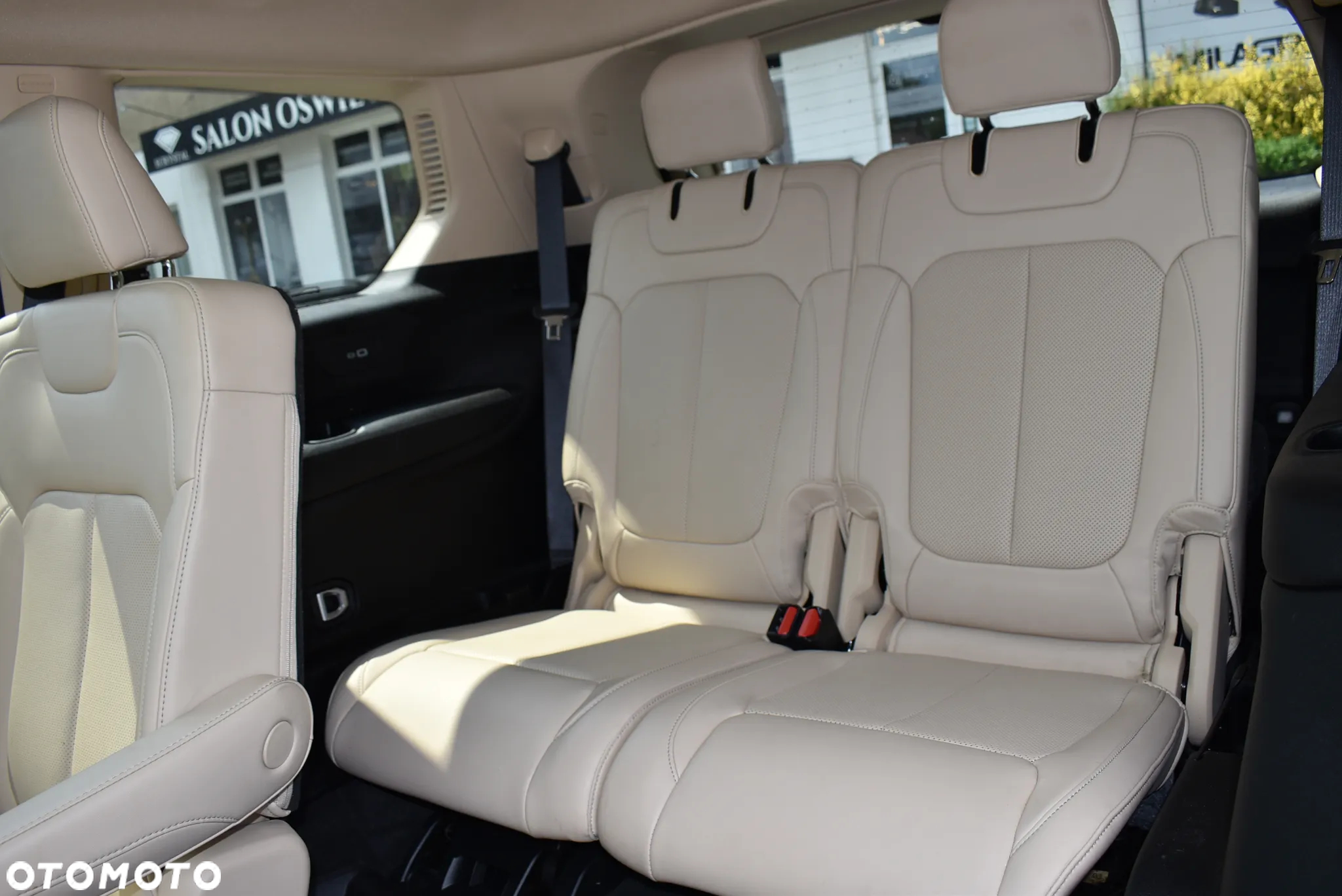 Jeep Grand Cherokee - 28