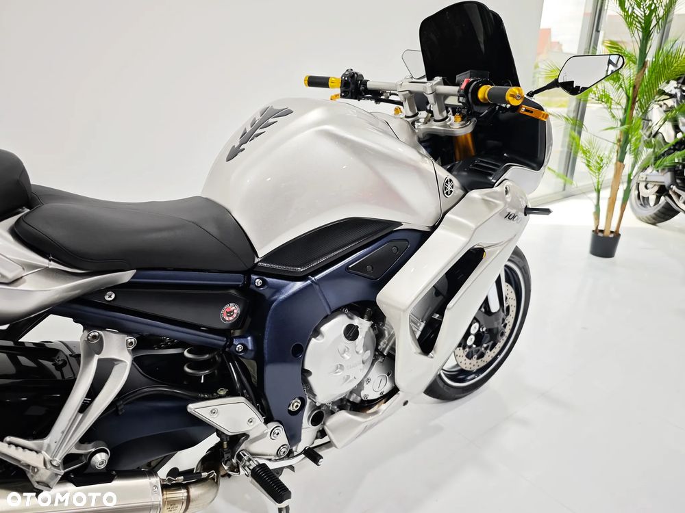 Yamaha FZ - 15