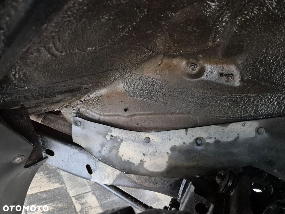 Mitsubishi Pajero - 18