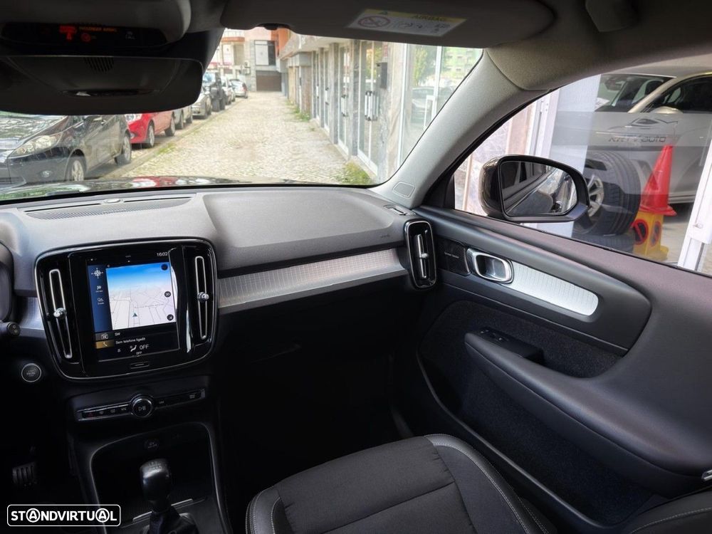 Volvo XC 40 2.0 D3 Momentum Plus - 17