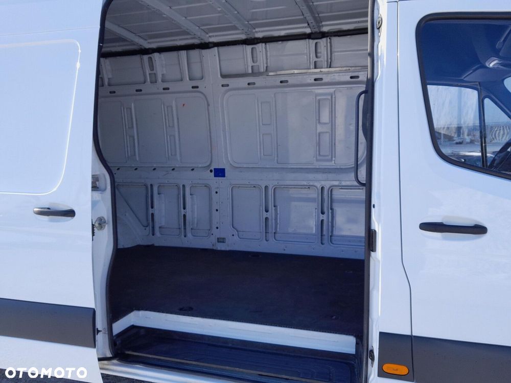 Mercedes-Benz Sprinter - 13