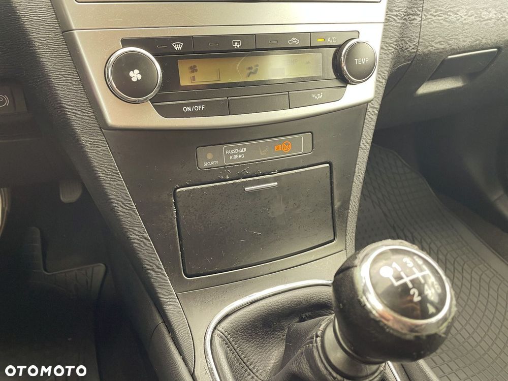 Toyota Avensis 1.8 Active - 18