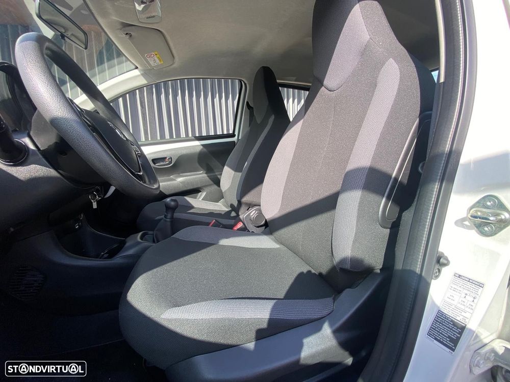 Toyota Aygo 1.0 X-Play - 10