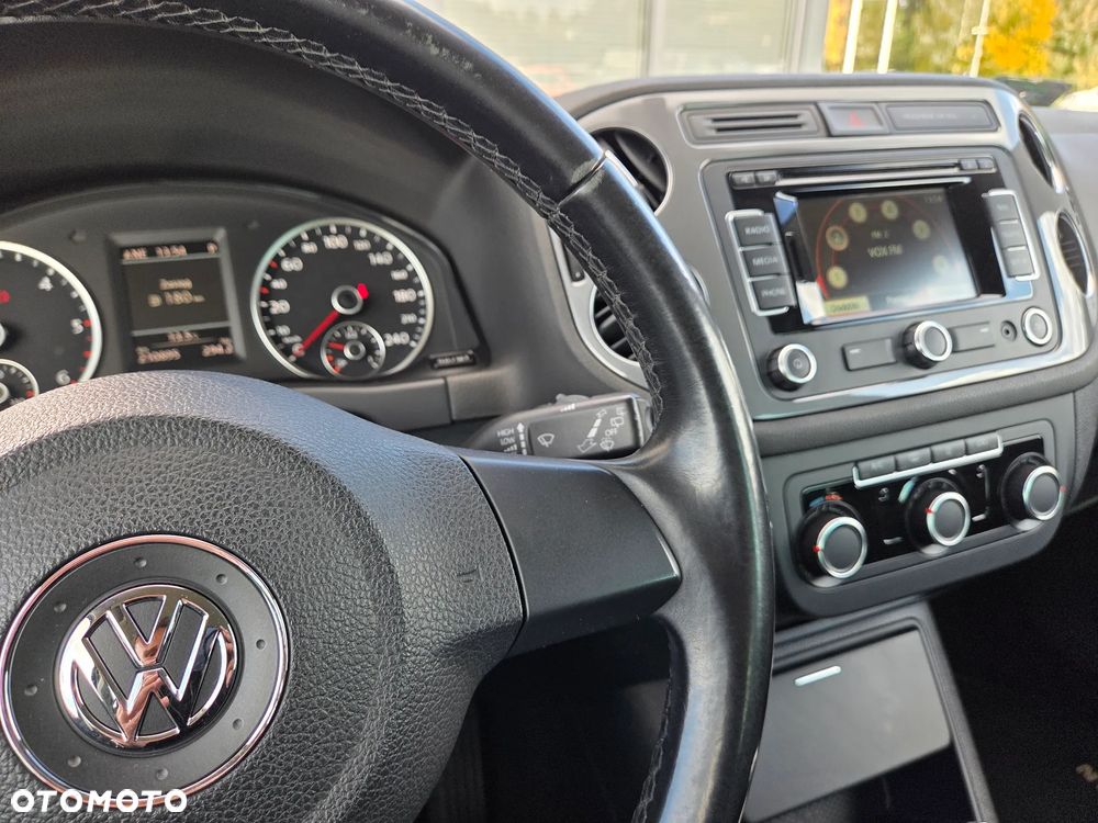 Volkswagen Tiguan 2.0 TDI DPF 4Motion BlueMotion Technology DSG Lounge Sport & Style - 24