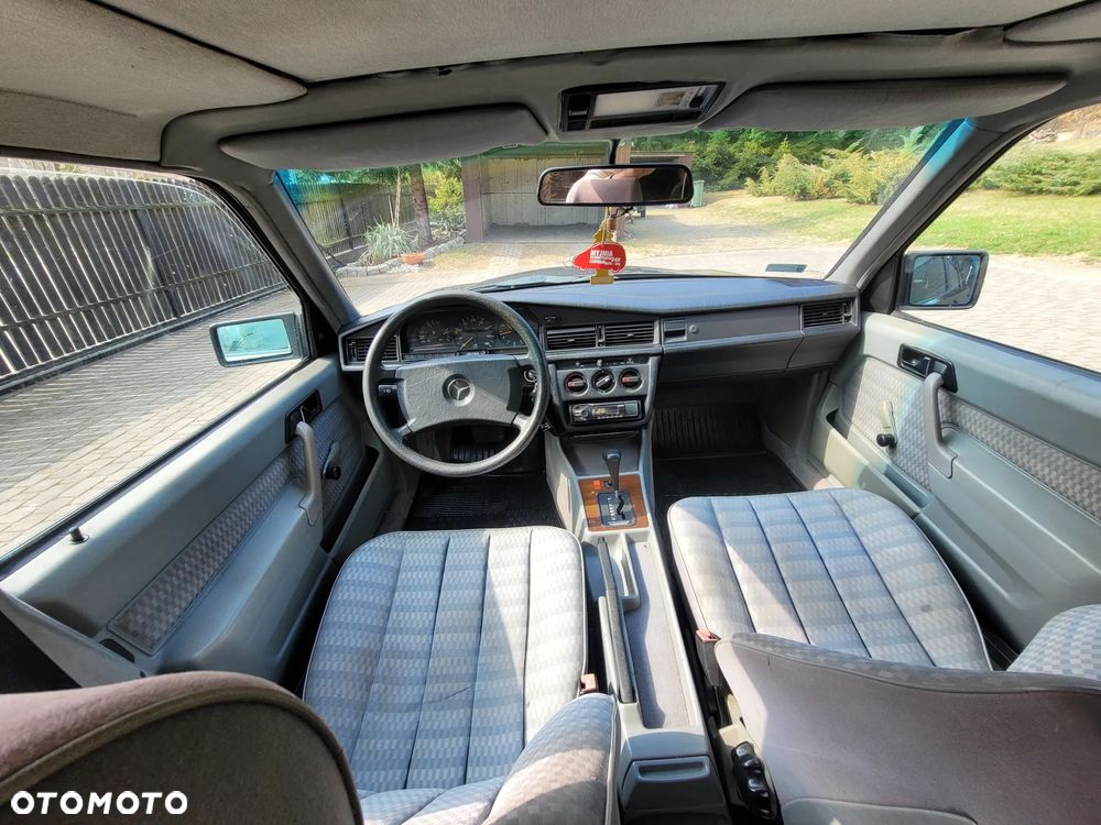 Mercedes-Benz W201 (190) - 3