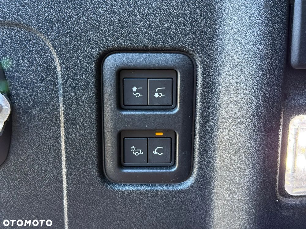 Land Rover Defender 2.0 P300e PHEV X-Dynamic HSE - 22