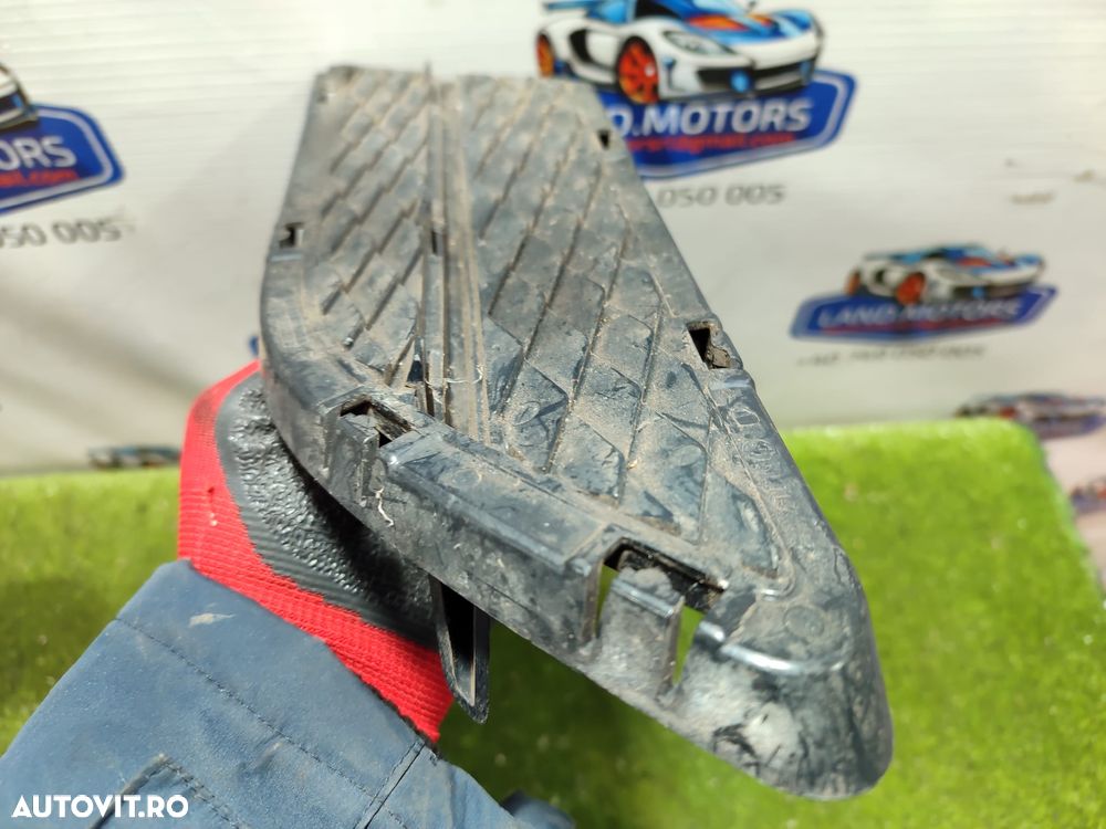 GRILA BARA FATA DREAPTA BMW SERIA 3 E90 LCI 318D 2.0 DIESEL 2009 COD OEM 7138418 / 51117138418 / 2005-2013 - 7