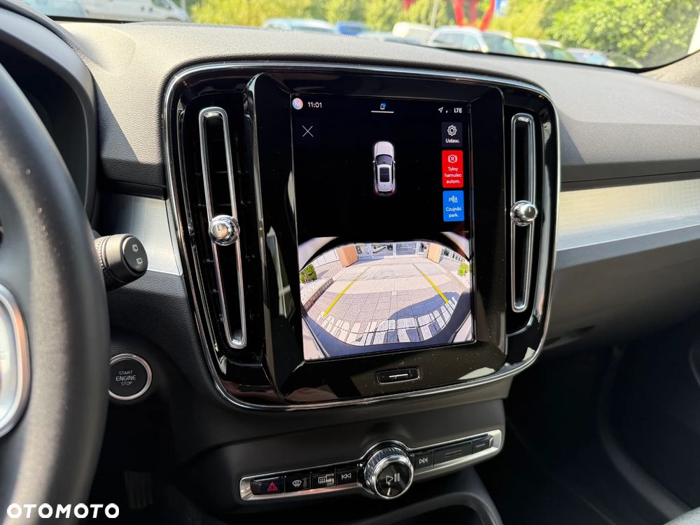 Volvo XC 40 B3 Plus Dark - 24