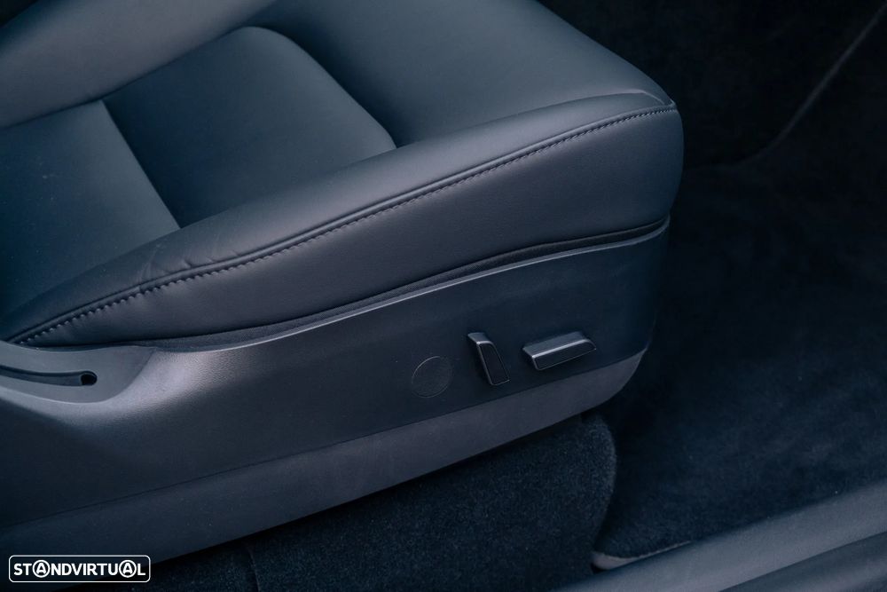 Tesla Model Y Long Range Dual Motor AWD - 35