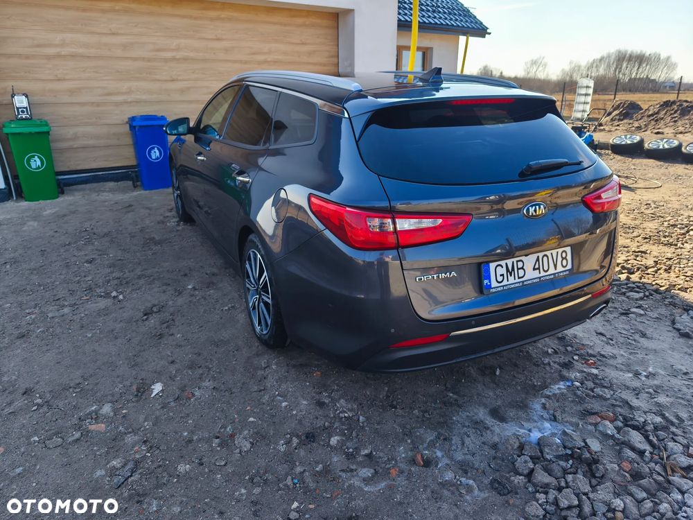 Kia Optima 2.0 L - 3