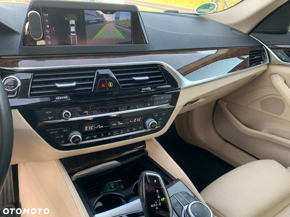 BMW Seria 5 530i GPF xDrive Luxury Line - 35