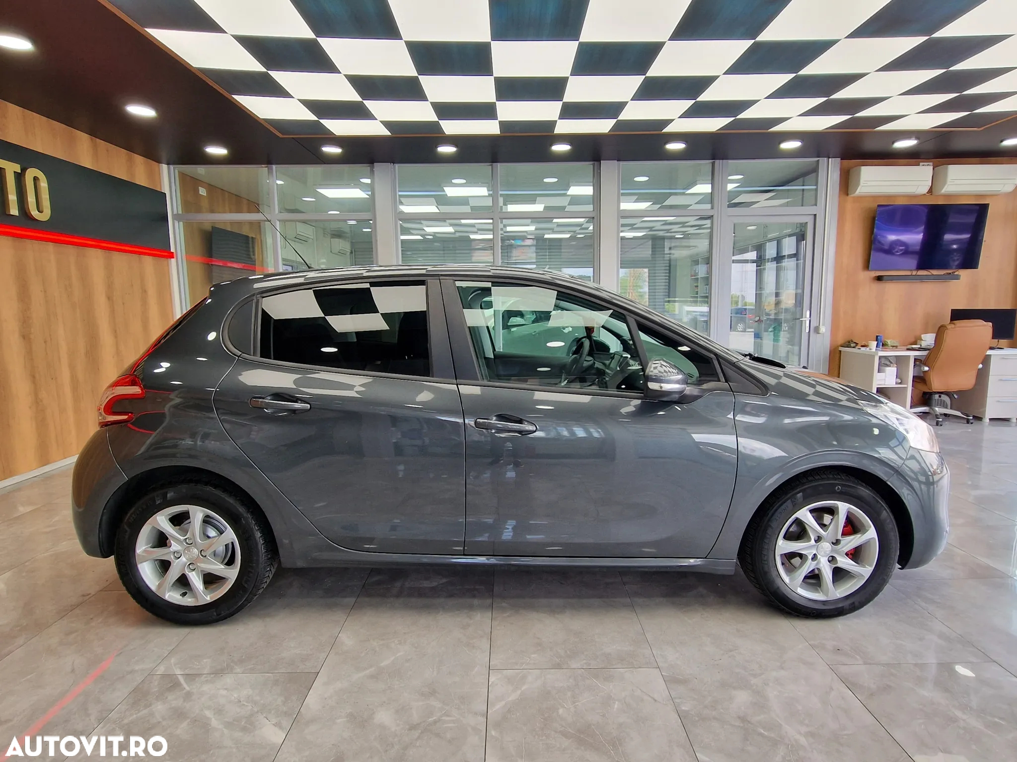 Peugeot 208 1.2 L PureTech Active - 11