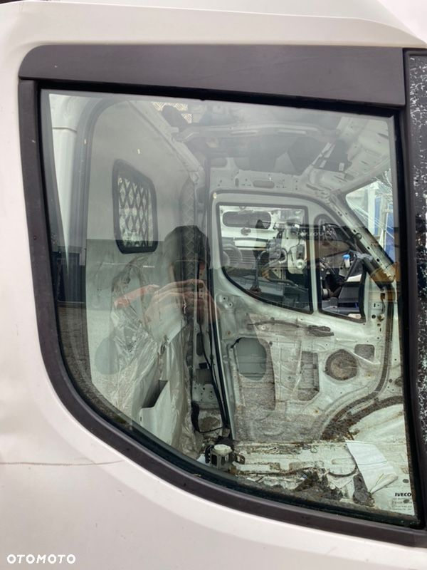 Szyba drzwi boczna prawa Iveco Daily 2014- - 1