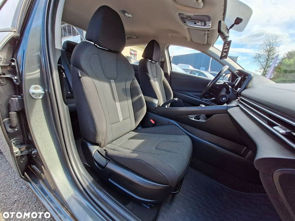 Hyundai Elantra - 22