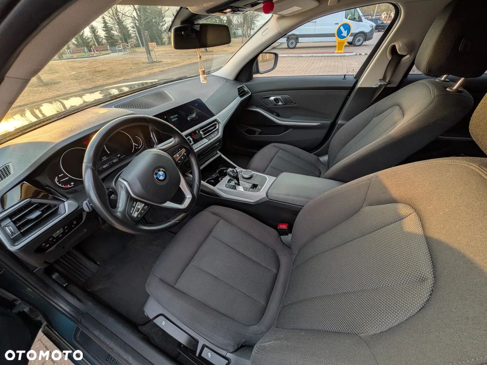 BMW Seria 3 318d - 18