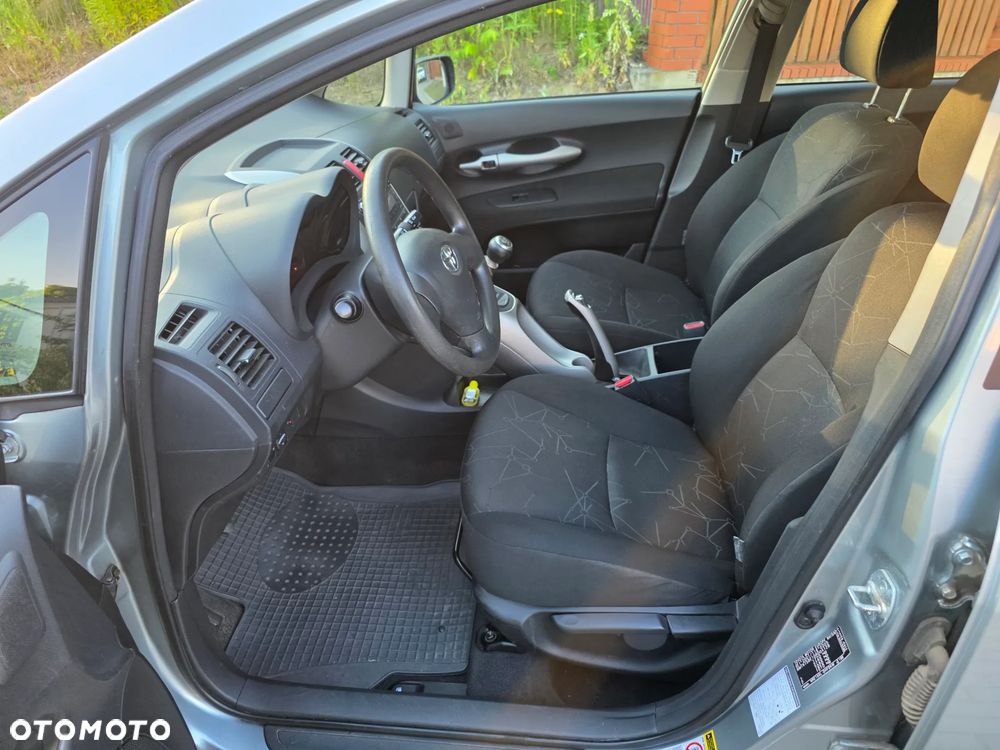 Toyota Auris 1.33 VVT-i Terra - 19