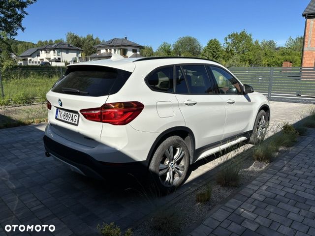 BMW X1 sDrive18i GPF Sport Line - 2