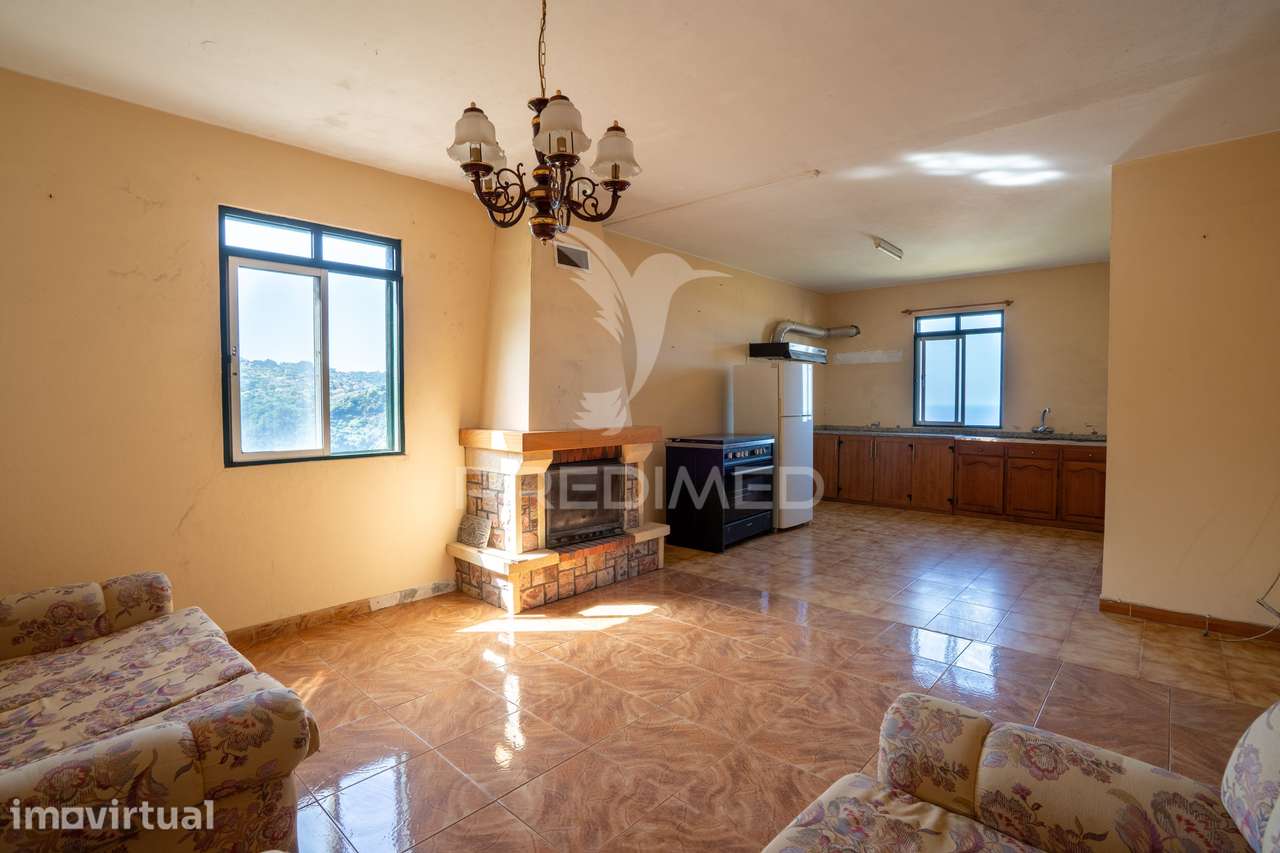 Moradia T3 com sótão, e terreno de 4.650 m² — Santana - Grande imagem: 5/24